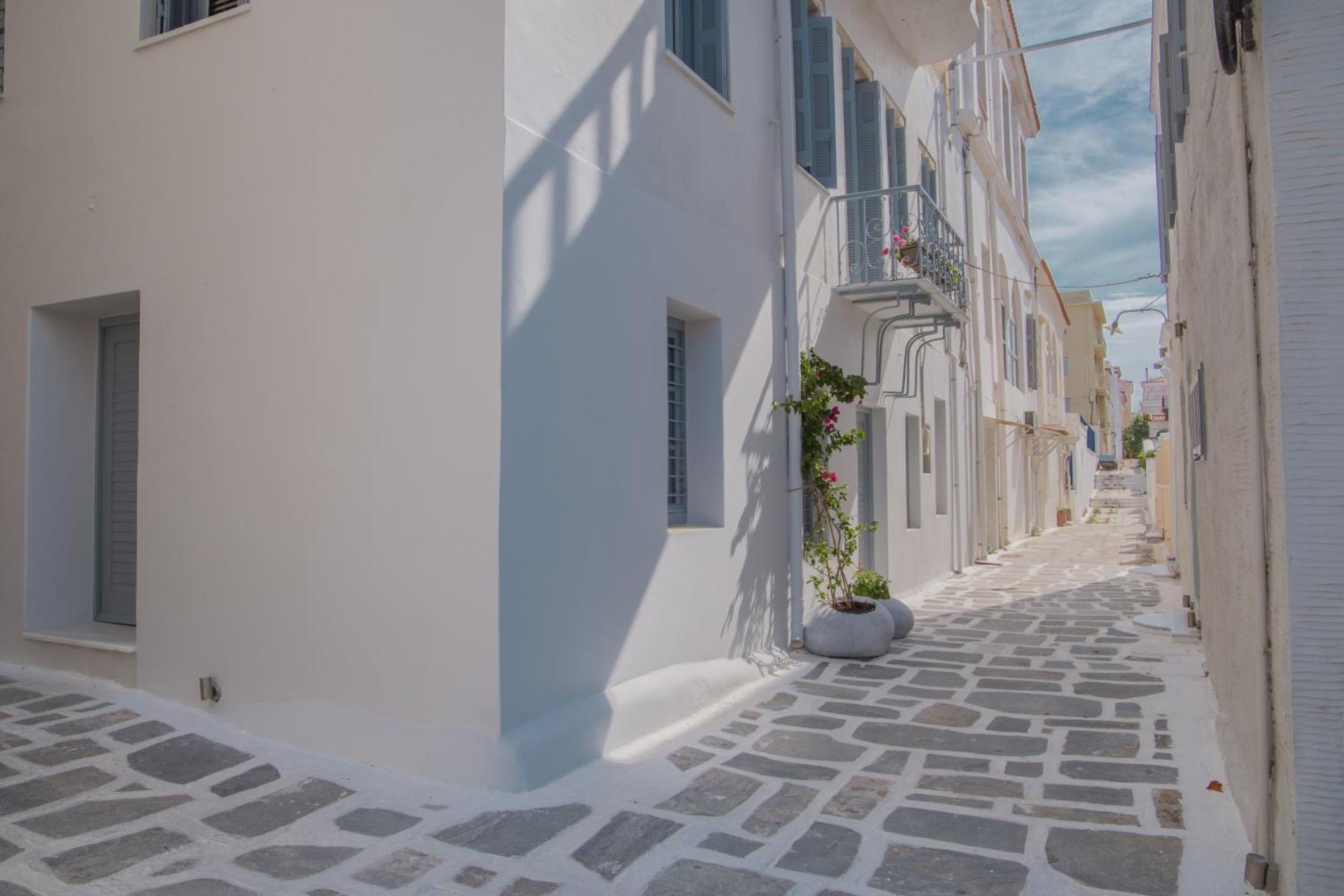 Micra Anglia Boutique Hotel & Spa Ándros Екстериор снимка