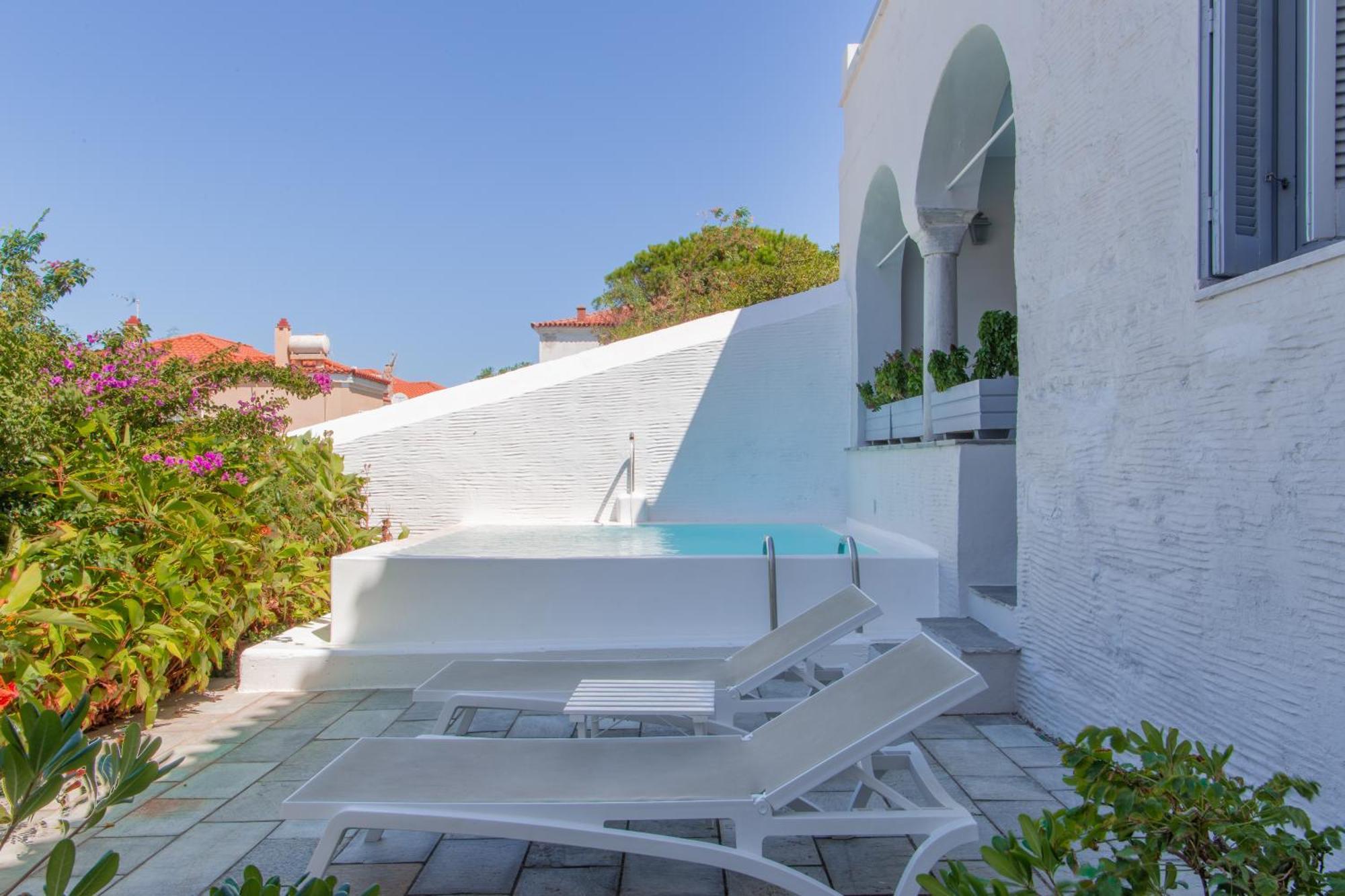 Micra Anglia Boutique Hotel & Spa Ándros Екстериор снимка